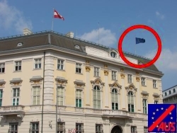 EU Flagge am Österreichischen Bundeskanzleramt in Wien