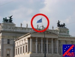 EU Flagge am Österreichischen Parlament in Wien